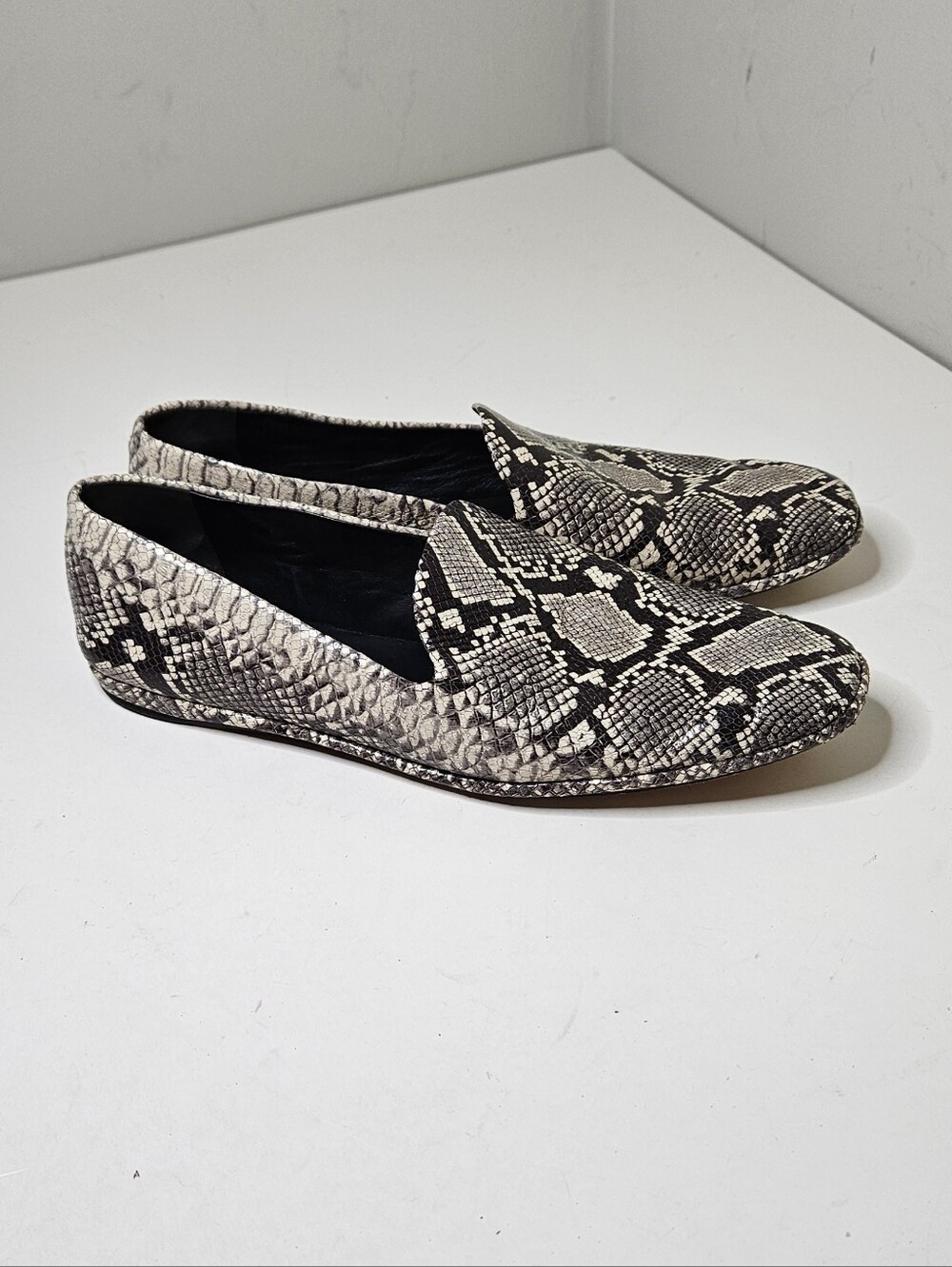 Vince Paz Loafers Snakeskin Leather Gray Cream Slip On Flats Shoes Women's 8